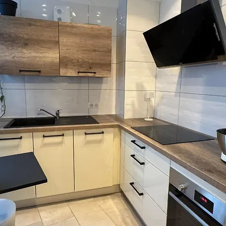 La De La Pepiniere *