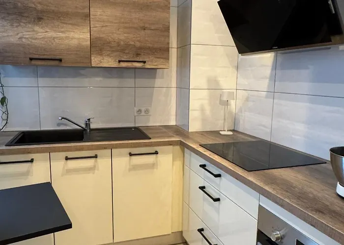 La De La Pepiniere *